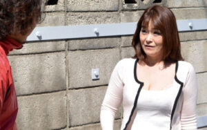 Picking Up 50-Year-Old Women: Raw 4-Hour Footage of Seducing Neglected Wives