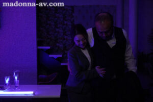 Close Contact Sex: Growing Intimacy with My Boss on a Business Trip