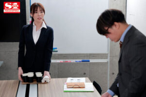 Shared Room NTR: Night of Affair with Lustful Boss