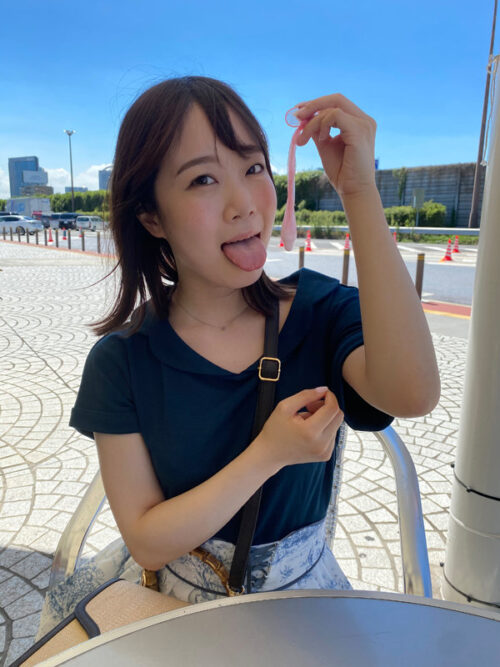 Condom Creampie Drinking: Intelligent Art Student Swallows Cum Outdoors