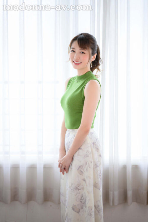 Married Woman's AV Debut: Mature Allure & Cuteness - Kanoka Sawano, 42