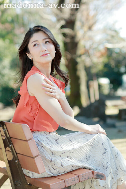 Still Beautiful as a Woman at 40 - Harutani Miyu AV Debut