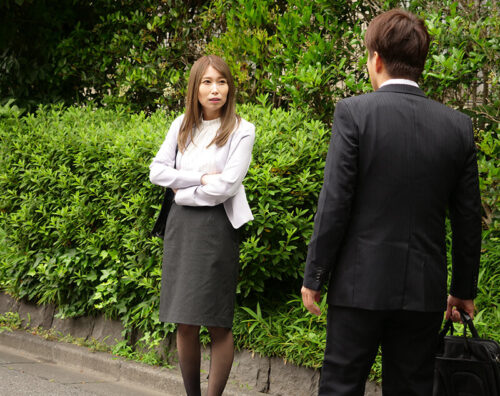 Boss Roommate Kiss: Elite Boss on Business Trip