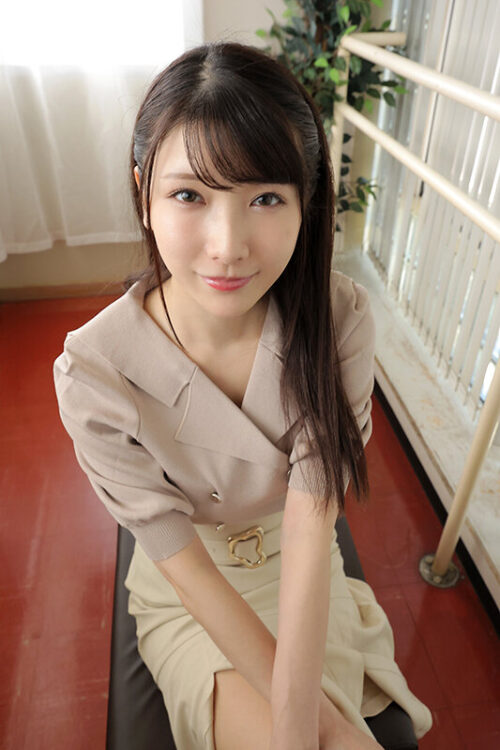 【VR】Lunchtime with Beautiful Office Lady Senior at Marunouchi