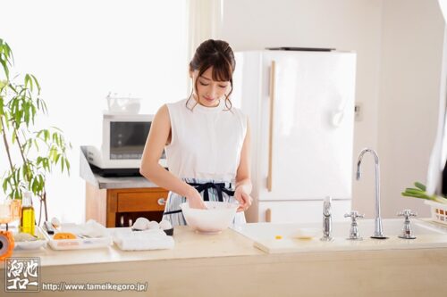 6 Years Married: 29-Year-Old Wife Teaches Cooking, VR AV Debut