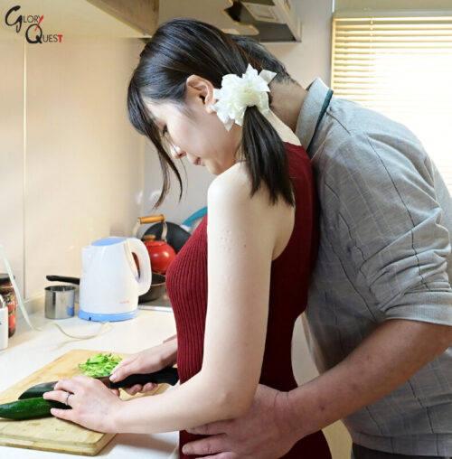 Father-in-Law and Wife: Close Creampie Intercourse with Fujinami Satori
