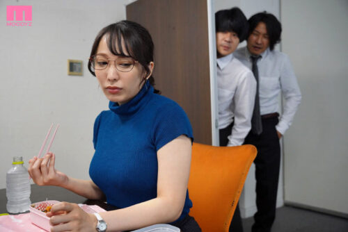 Female Boss's Secret Affair Exposed - Silenced with Deep Kisses