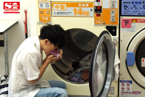Daily Creampies with a Defenseless Married Woman at the Laundromat - Hoshimiya Ichika