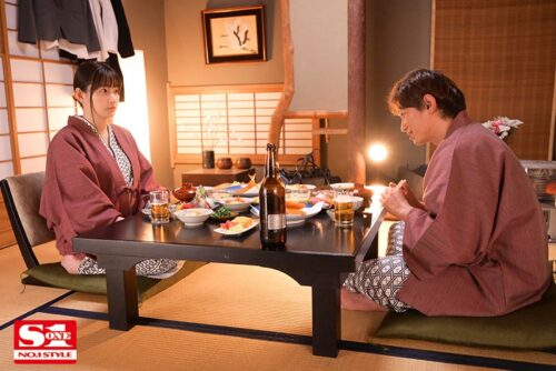J-Cup Beautiful Boss Trapped in Remote Inn with Useless Subordinate