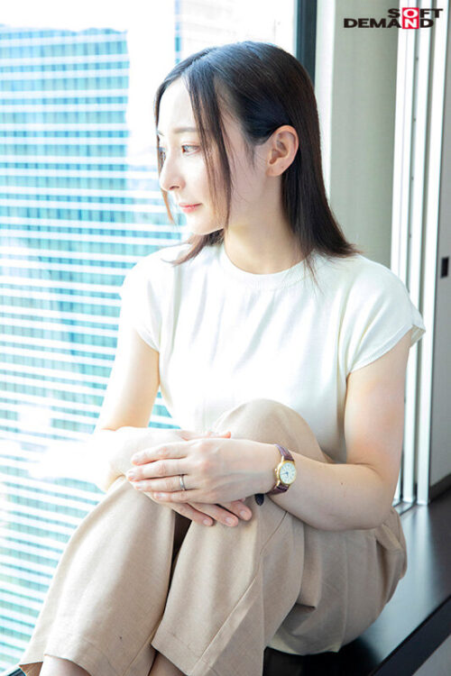 Elegant Wife from Nagasaki Stands Out in the City - Yuri Adachi, 32, AV DEBUT