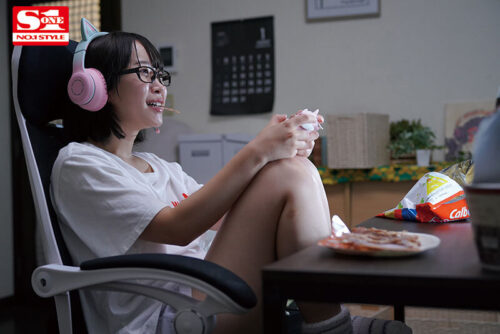 I Used My NEET Girlfriend's Body as I Pleased, But Got Violated All Night