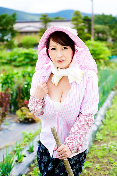 Voluptuous Country Moms - 8 Hour Collection