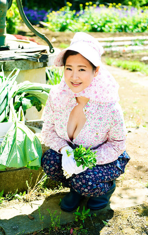 Voluptuous Country Moms - 8 Hour Collection