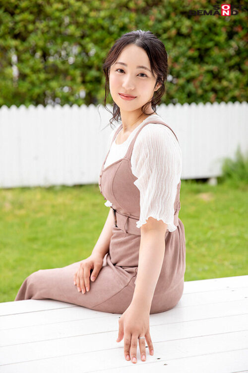 I Want to Be the Smiling Mom My Children Are Proud Of - Maho Fujiwara, 30, AV DEBUT
