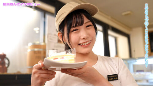 Smile Café: Elite Server Maintains Perfect Service