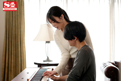 Intimate One-on-One Piano Lessons with a Kind Instructor