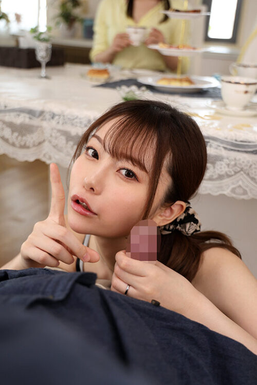 【VR】Housewife's Secret Temptation: Silent Blowjob at Mom Friends Meetup - Sachika Akimoto