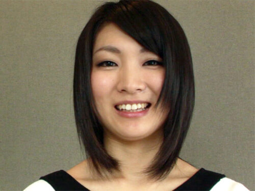 Find the Lustful Black-Haired Beauty Wife!