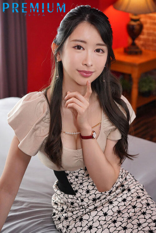 Rookie! PREMIUM Exclusive! Elegant Beauty with Hidden Masochistic Side. Working Company President's Secretary Makes AV Debut. Natsumi