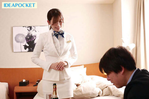 Quick Sex Before Checkout: Seducing a Beautiful Hotel Staff