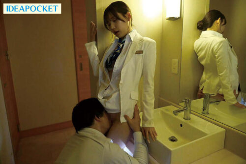 Quick Sex Before Checkout: Seducing a Beautiful Hotel Staff
