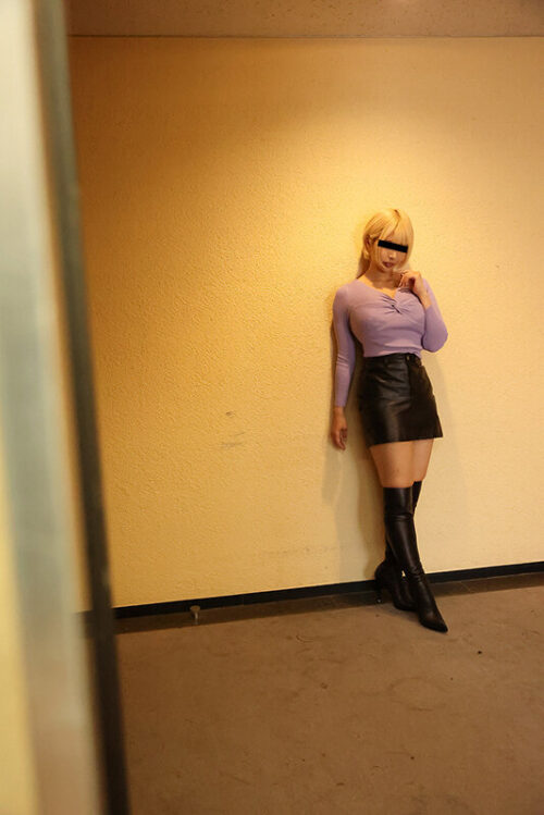 VR Blonde Predator Gal - Intensive Oral Pleasure