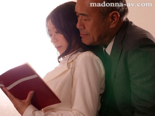 Married Secretary: Creampie Sex in the President's Office