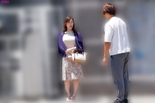 First and Last Infidelity: 42-Year-Old Housewife Sayuri
