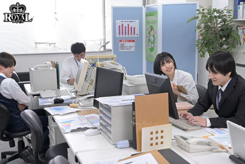 One Day Boyfriend: Persuading My Cute Coworker to Pose as My Girlfriend