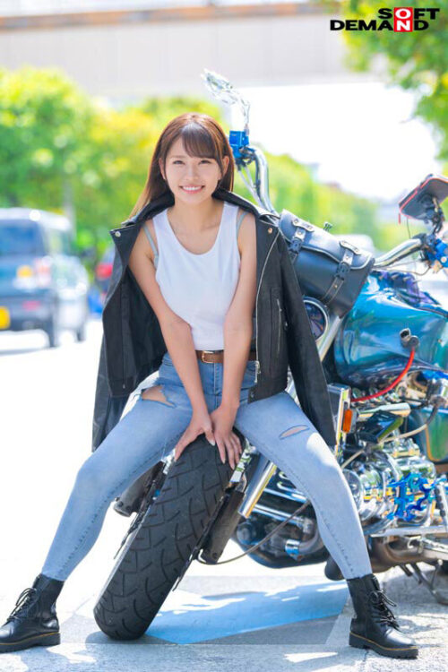 20-Year-Old Virgin Anal Penetration with Large Penis - Painter Rider Mizuki Reisa Anal Debut