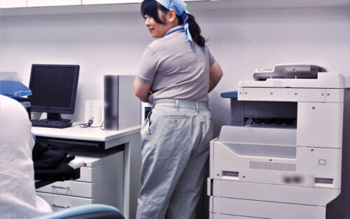 Seducing the Office Cleaning Lady - Will She Give Me a Handjob? 4 Hours