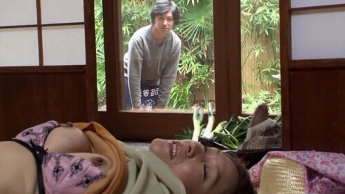 Mature Mother Working in Rural Village Special 2: Glimpses of Ripe Body
