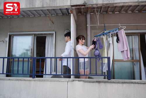 Every Time I Return the Underwear Blown by the Wind, the Busty Neighbor Smiles with Her Cleavage Exposed - Mei Washio