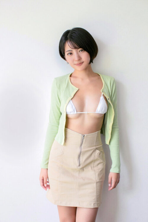 Close Romance with Moeka Sasaki