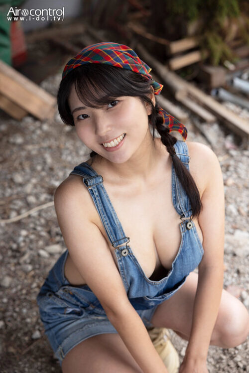 Troublesome Plain Beauty with H-Cup Bust: Natsukapara Shio