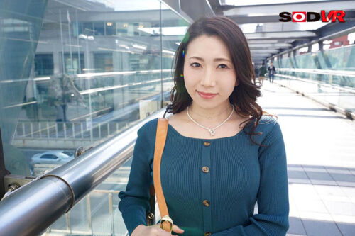 [VR] Frustrated CEO's Wife Met via Wearable VR App - Daytime Hotel Encounter - Hikari, 34