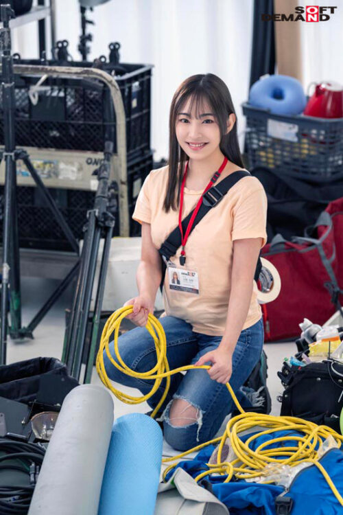 2nd Year AD Yoshioka Mikoto (22) Wants to Be a Female Director - Her First AV Appearance as a 'Being Filmed' Director