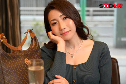 [VR] Frustrated CEO's Wife Met via Wearable VR App - Daytime Hotel Encounter - Hikari, 34