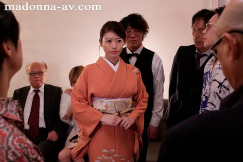 Married Woman at Luxury Club: Creampie After Hours
