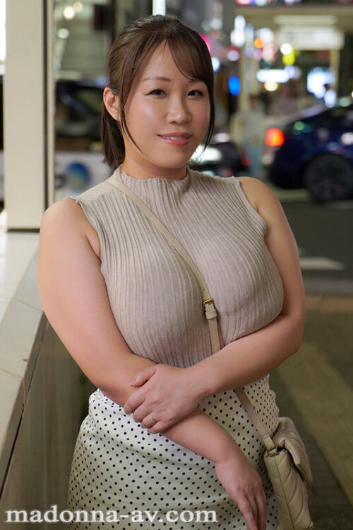 Massive Breasts, Perfect Tool: L-Cup Married Woman Makes Any Man Cum in 3 Minutes - Reika Toyoda, 43, AV DEBUT