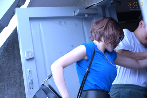 Imprisoning the Arrogant Beautiful Apparel Shop Staff in a Filthy Room