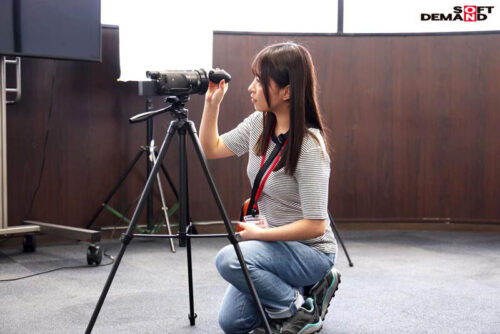 2nd Year AD Yoshioka Mikoto (22) Wants to Be a Female Director - Her First AV Appearance as a 'Being Filmed' Director