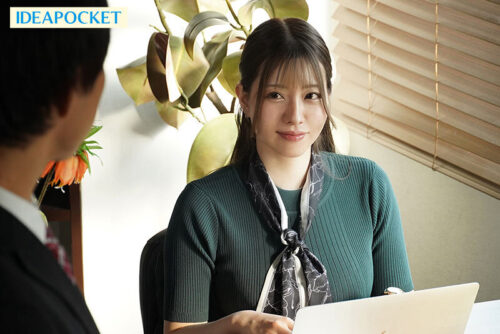 Sharing a Room with the Untouchable Female CEO on a Business Trip